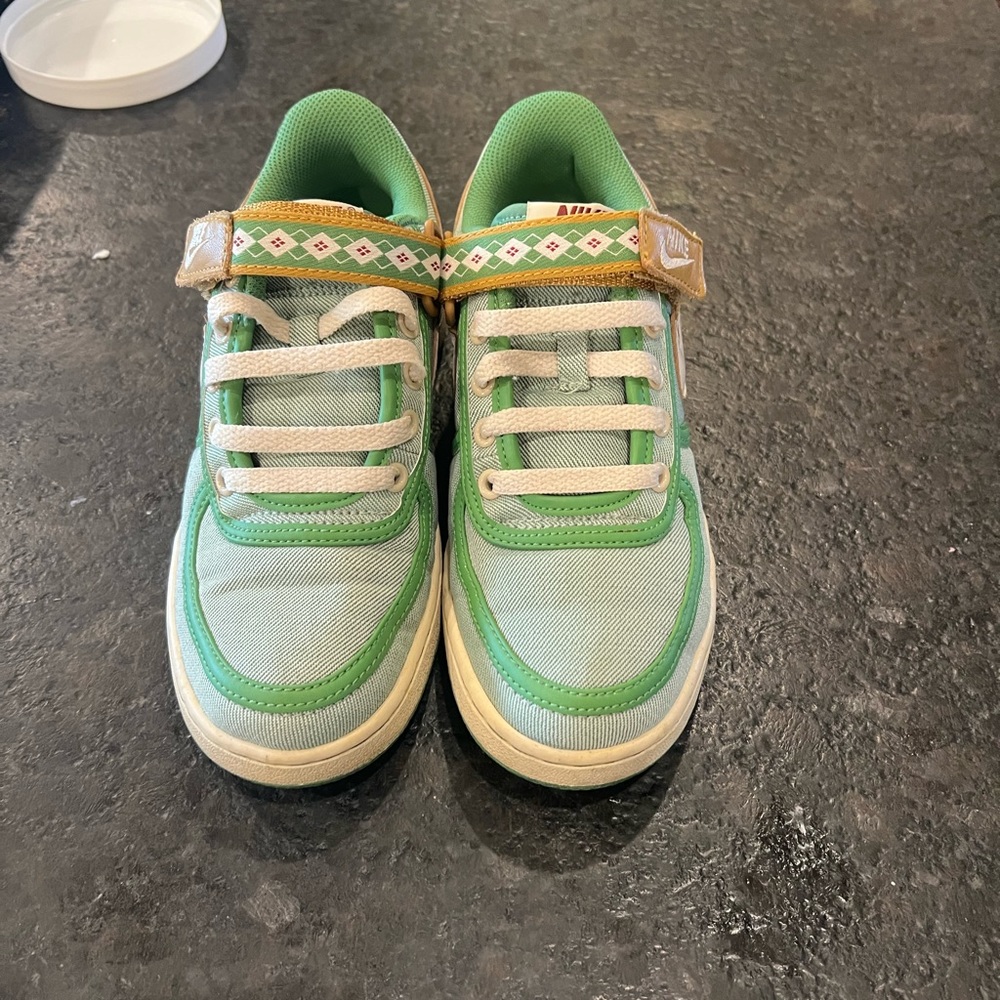 Women’s Nike shoes